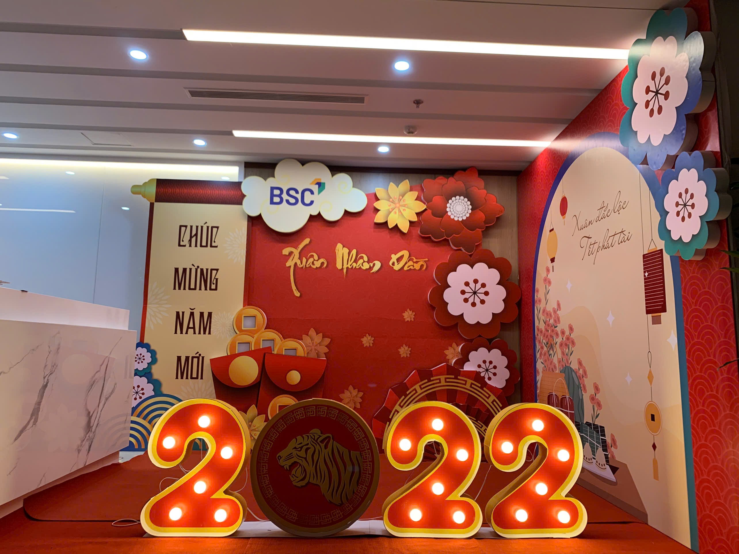 Trang Trí Tết Công Ty Ở Hà Đông 2027 – Decor Văn Phòng, Sảnh Công Ty